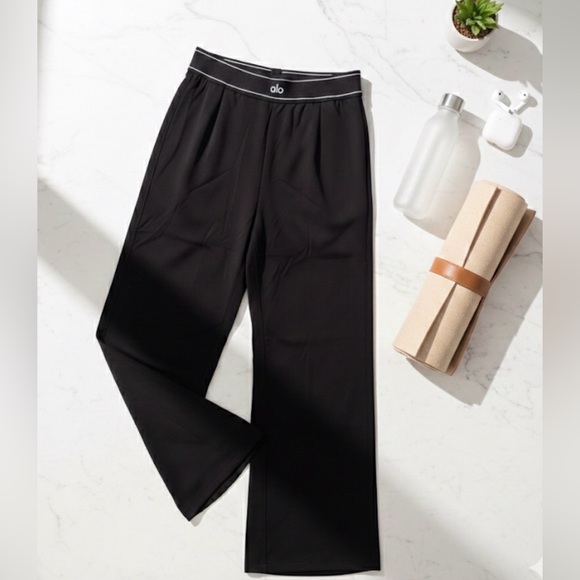ALO Yoga Pants - NWT Alo Yoga Black Suit Up Trouser (Long) – Size L